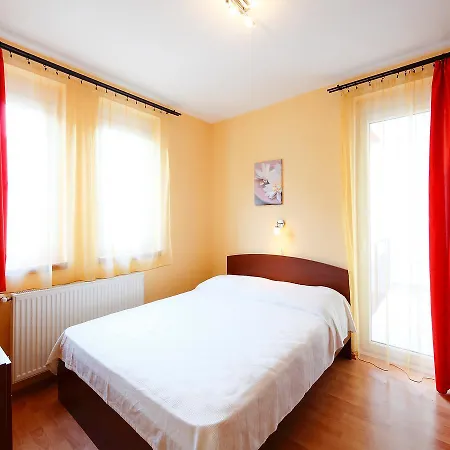 Διαμέρισμα Apartment Heviz 1 *